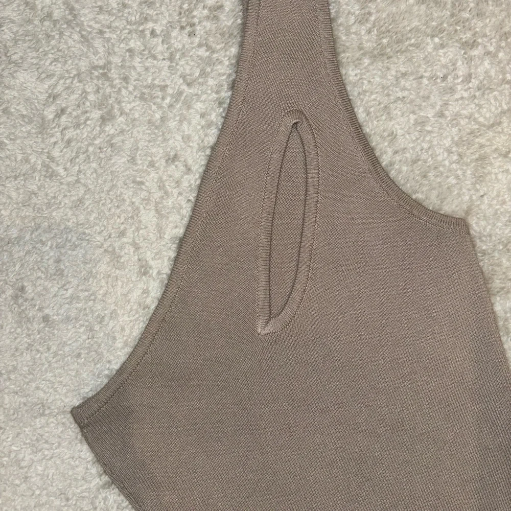 FashionNova XS one shoulder bone color bodysuit. - Picture 3 of 3